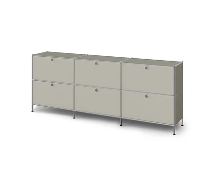 Langer, modularer hellgrauer Schrank mit Chromrahmen, sechs Türen mit runden Griffen und kurzen Beinen.