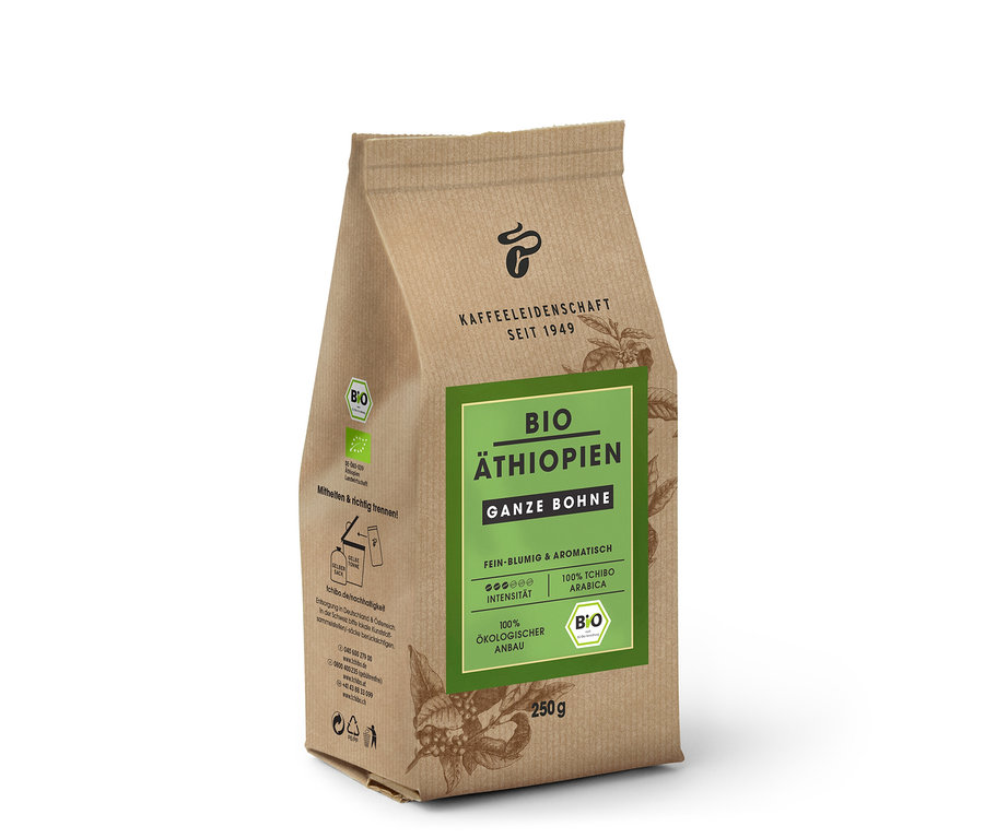 Eine Packung Bio Äthiopien - 250 g Ganze Bohne Kaffee steht aufrecht. Die Packung ist braun und hat ein grünes Etikett.