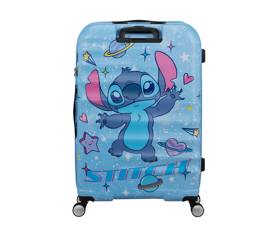 Hellblauer Koffer mit einer Cartoon-Figur von Stitch mit rosa Ohren und großen Augen, der winkt, umgeben von Sternen, Planeten und Herzen, mit dem Schriftzug „STITCH“.