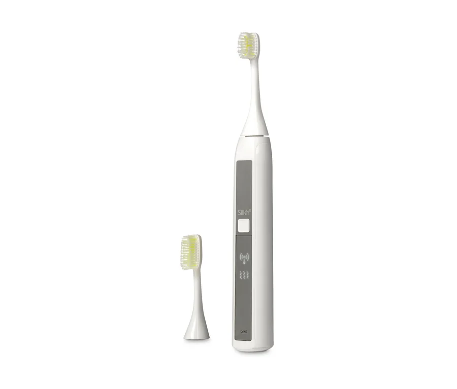 Elektrische Zahnbürste Silk’n »ToothWave©« und ein Bürstenkopf.