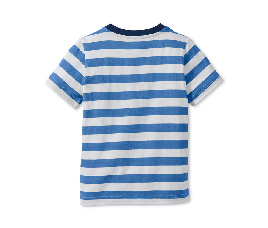 Rückansicht eines blau-weiß gestreiften Shorty-Pyjamas.