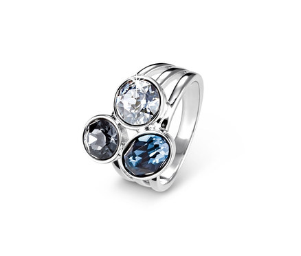 Silberner Ring verziert mit Swarovski® Kristallen mit drei Steinen, einem weißen und zwei blauen.