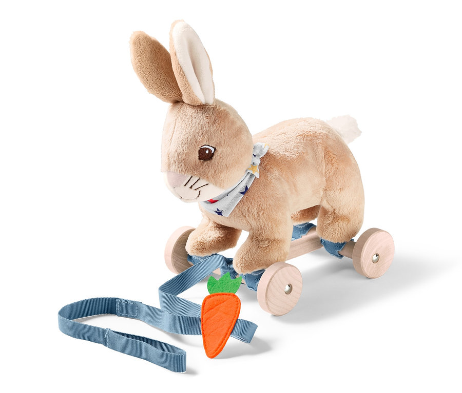 Ein Nachziehtier »Hoppel-Hase« auf Rädern mit einer orangefarbenen Karotte an der Leine.
