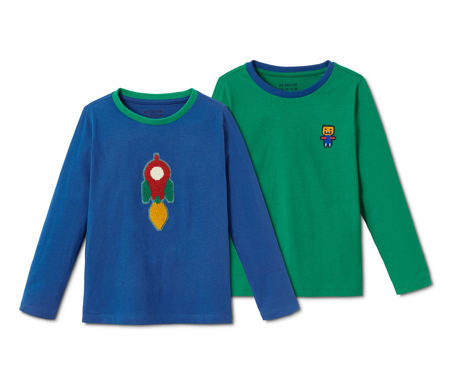 Zwei Langarmshirts: ein blaues mit einer Rakete und ein grünes mit einem Roboter.