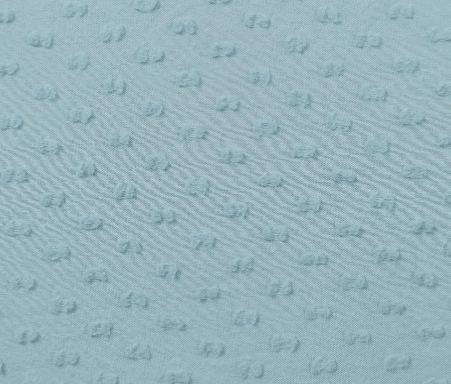 Nahaufnahme von hellblauer Premium-Baumwoll-Bettwäsche in Normalgröße mit Textur.