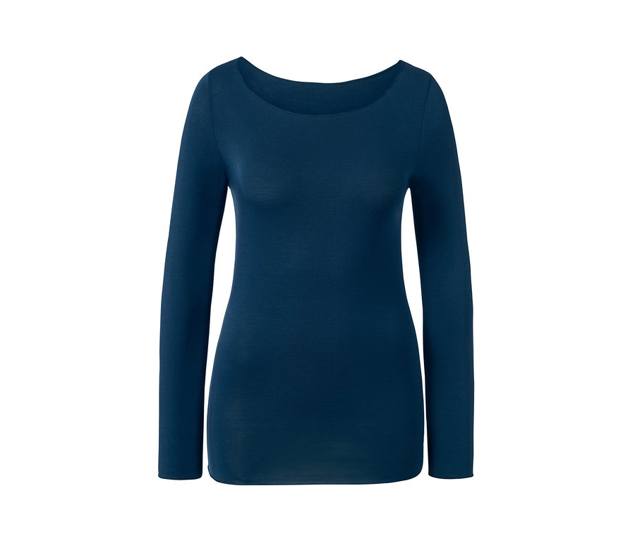 Dunkelblaues Langarmshirt.
