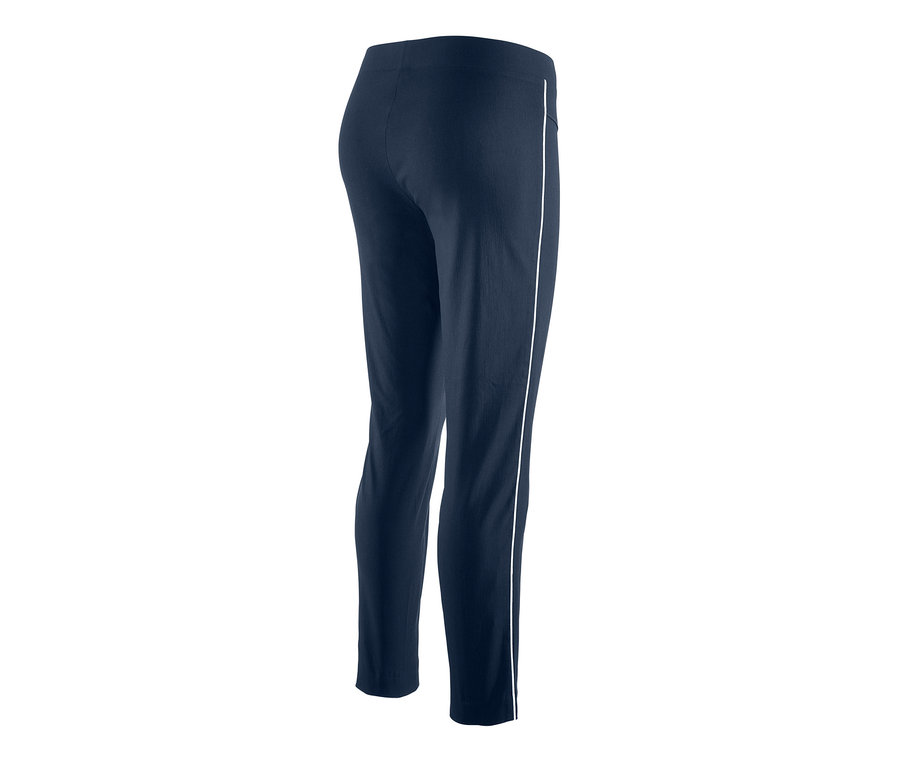 Marineblaue Stretchhose mit weißem Seitenstreifen.