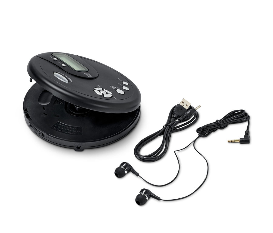 Schwarzer, tragbarer CD-Player mit USB-Kabel und Kopfhörern.