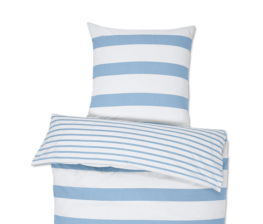 Bettwäsche-Set mit blau-weiß gestreiften Design, bestehend aus einem Kissenbezug und einem Bettbezug.