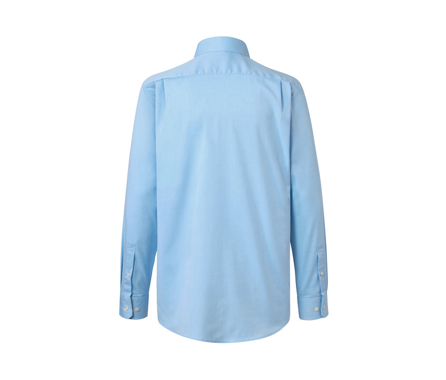 Hellblaues Hemd, Comfort Fit, von hinten.