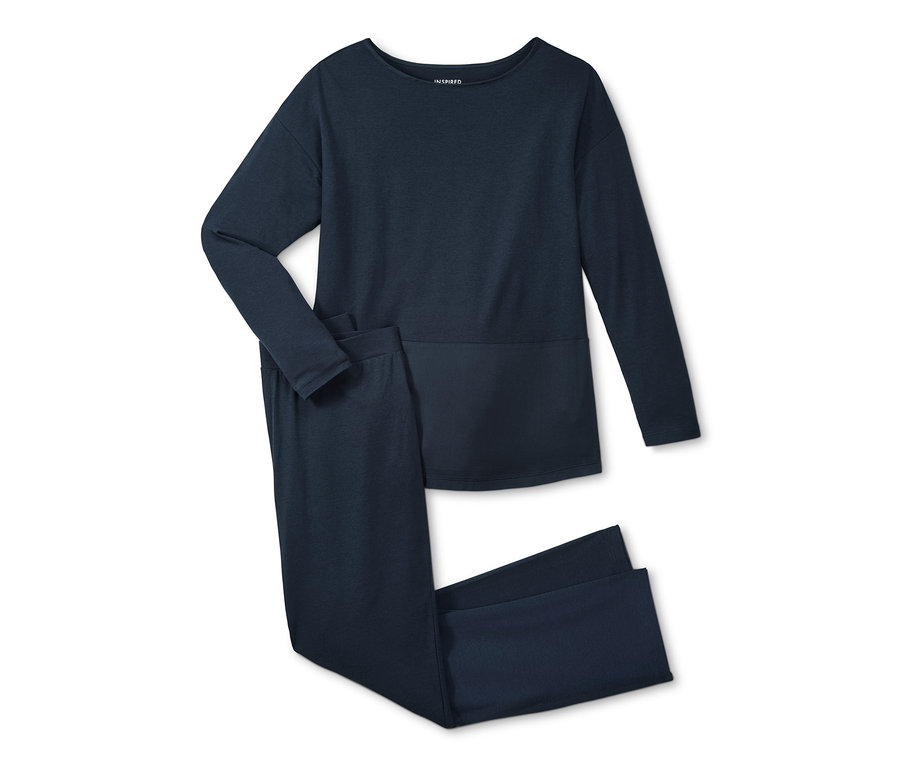 Marineblauer Pyjama mit langen Ärmeln und Hosen.