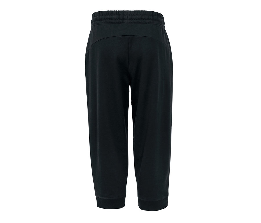 Detailansicht von hinten einer schwarzen 3/4-Sporthose.