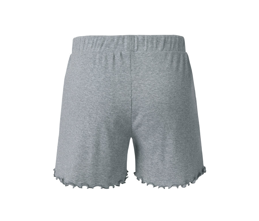 Detailaufnahme von grauen, gerippten Shorts.