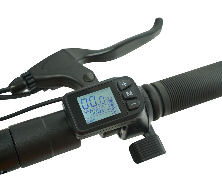 Detailansicht des Lenkers eines E-Scooters mit Display, das die Geschwindigkeit anzeigt, und Bremshebel. Zu sehen ist der L.A. Sports E-Scooter »Speed Deluxe«.