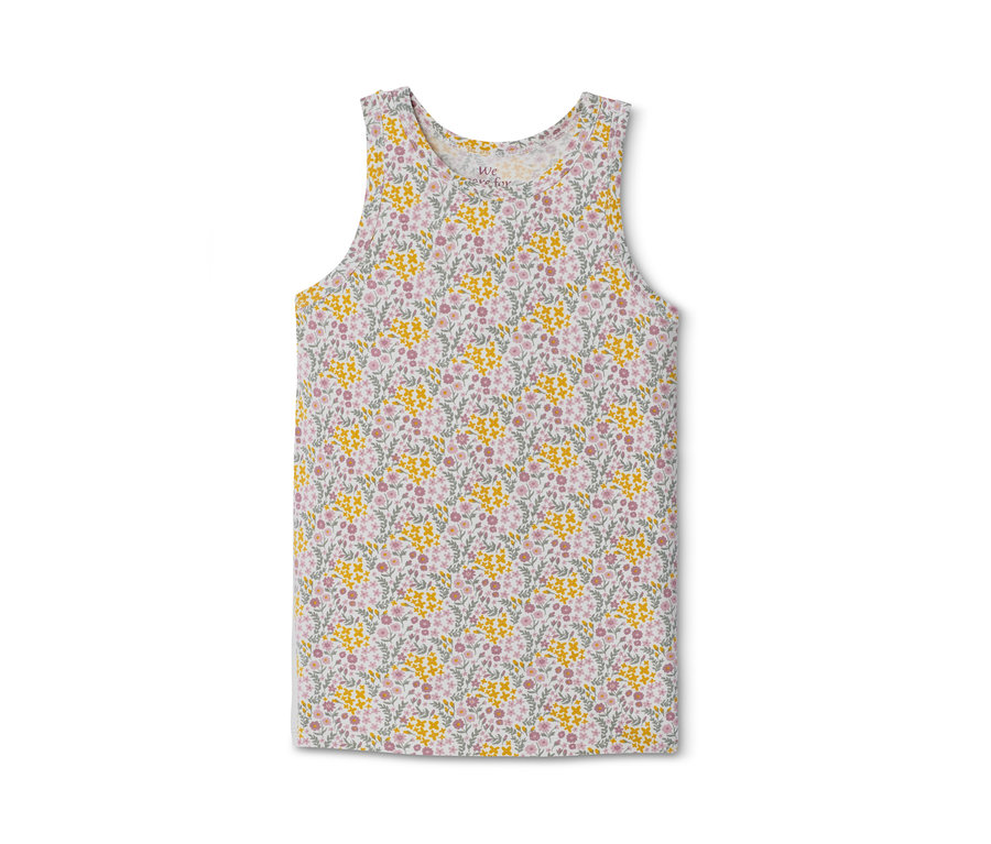 Ein Mädchen-Unterhemd mit Blumenmuster.