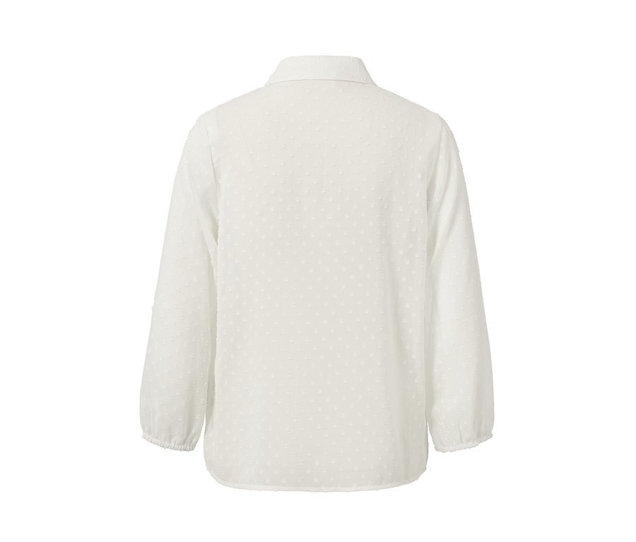 Detailansicht der Rückseite einer gepunkteten Webbluse.