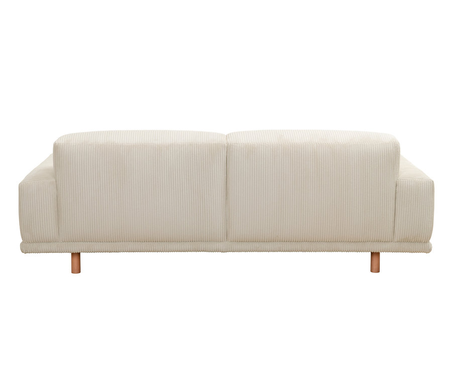 Ein cremefarbenes 2,5-Sitzer Sofa »Penelope« von vorne.