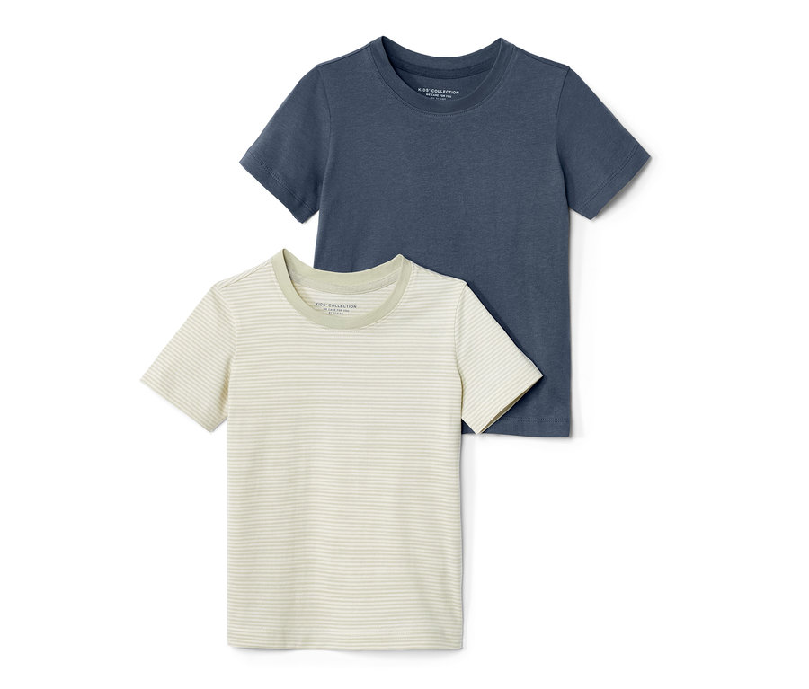 Zwei Kinder-T-Shirts: ein blaues und ein gestreiftes.