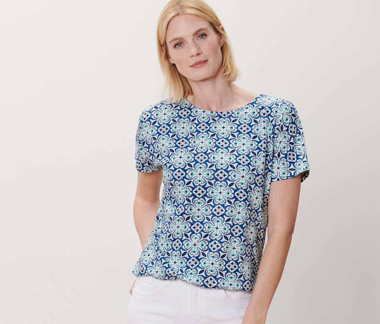Thumbnail - Tchibo - Blusenshirt mit Alloverprint - Damen - Gr. S - weiß/print