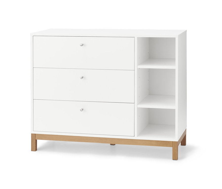 Weiße Kommode mit drei Schubladen und offenen Regalen.