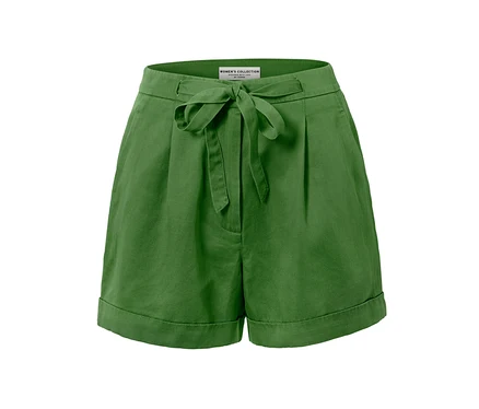 Grüne Shorts mit Leinenanteil und Bindeband in der Taille.