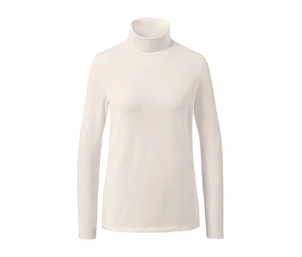 Cremeweißes Rollkragenshirt.