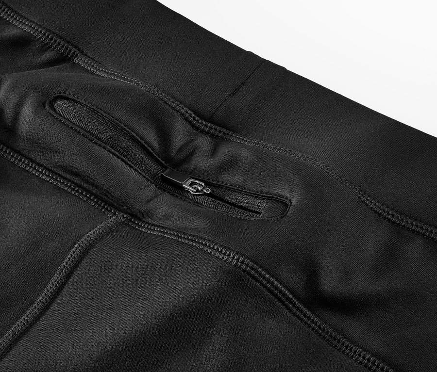 Detail einer Thermo-Lauftight mit Reißverschlusstasche.