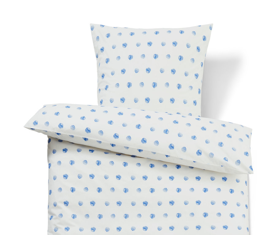 Eine Premium-Baumwollbettwäsche mit blauem Punktmuster.