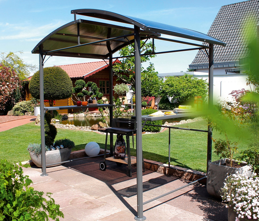 Gartenszene mit Profi-Grillpavillon, XXL, mit Grill.