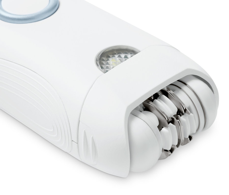 Detailaufnahme eines weißen Gesichtsepilierers.