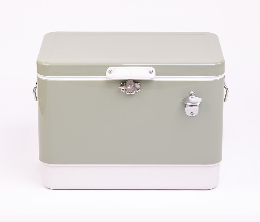 Eine grüne Kühlbox (ca. 56 l) mit weißem Boden.