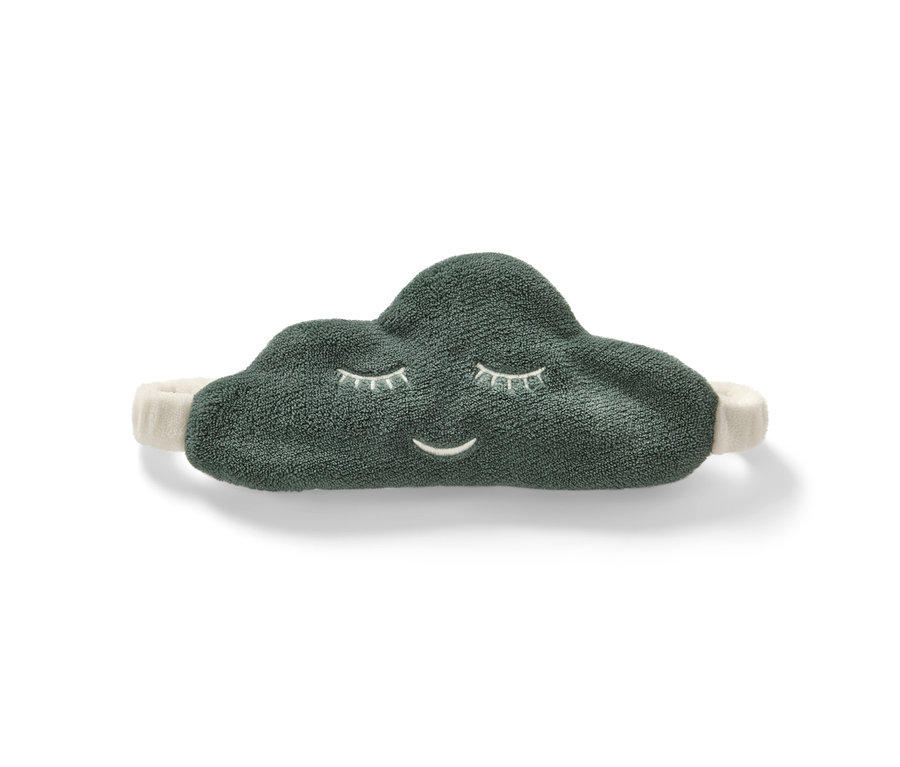 Eine grüne Schlafmaske Wolke mit einem lächelnden Gesicht liegt auf einem weißen Hintergrund.