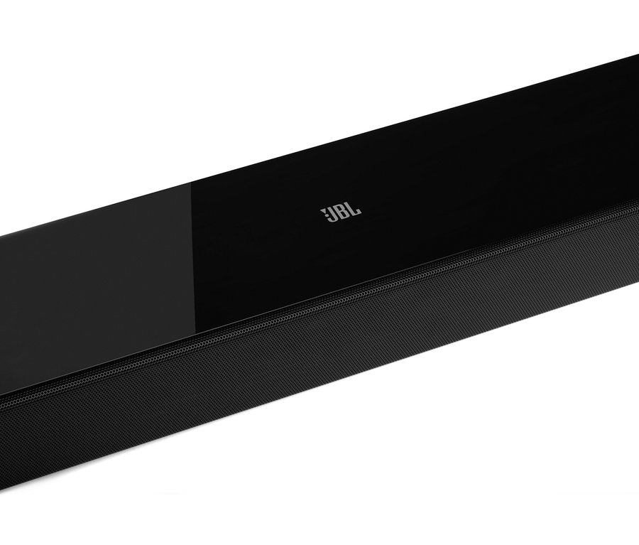Detailaufnahme einer schwarzen JBL Cinema SB120 Soundbar.