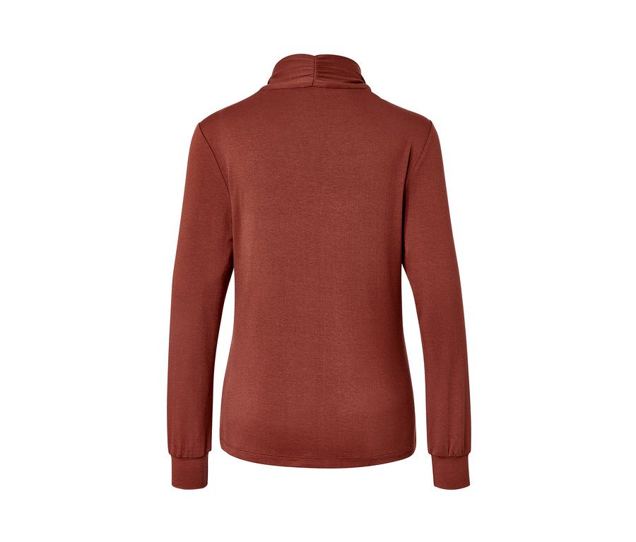 Rückansicht eines braunen Blusenshirts mit V-Ausschnitt.