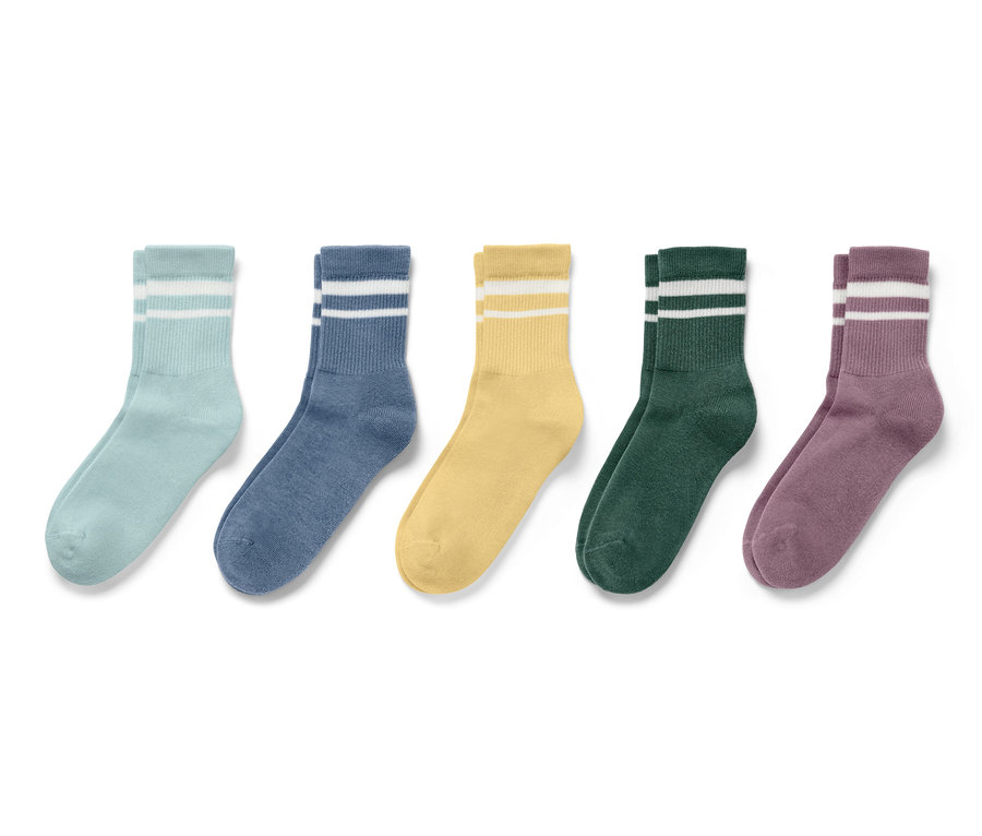 Fünf Paar Kinder-Tennissocken in verschiedenen Farben.