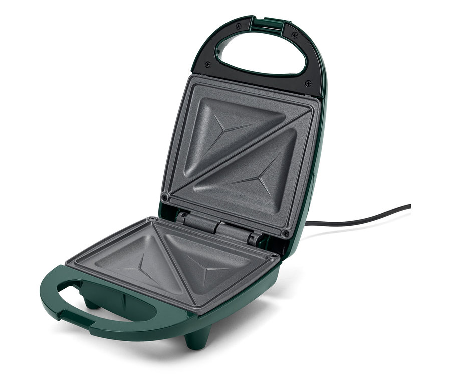 Ein geöffneter, grüner Sandwichmaker mit dreieckigen Vertiefungen.
