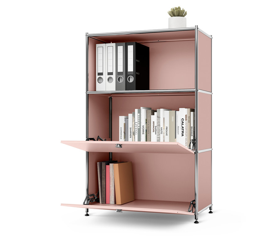 Rosa modulares Regal mit Büchern, Ordnern und einer Topfpflanze oben drauf.