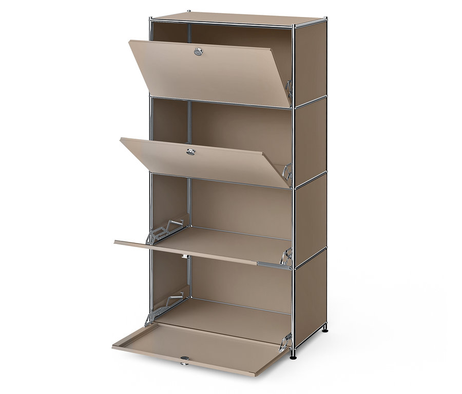 Beiger Schrank mit drei Klapptüren und zwei offenen Regalen.