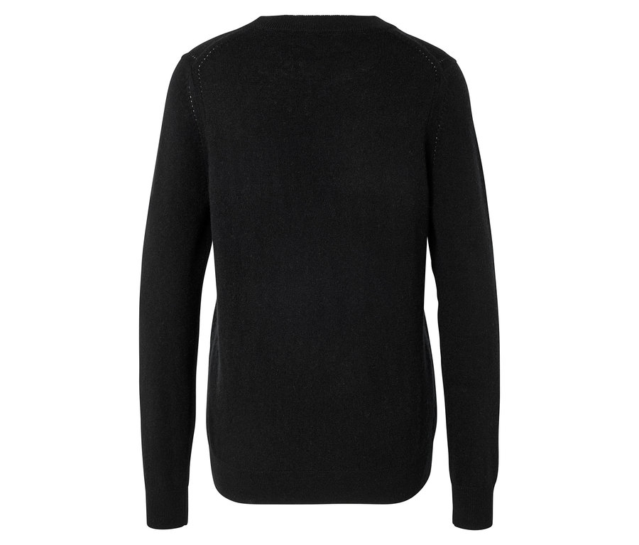 Rückansicht eines schwarzen Pullovers.