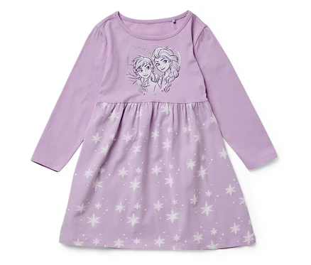 Lila, langärmeliges Kleid mit einem Aufdruck von Elsa und Anna aus dem Film Die Eiskönigin und weißen Schneeflocken.