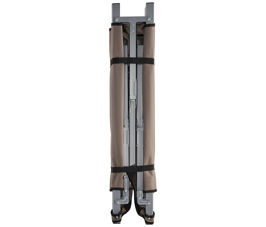 Zusammengeklappte Grand Canyon Campingliege »Topaz«, 190 cm, mit braunem Bezug und schwarzen Gurten.