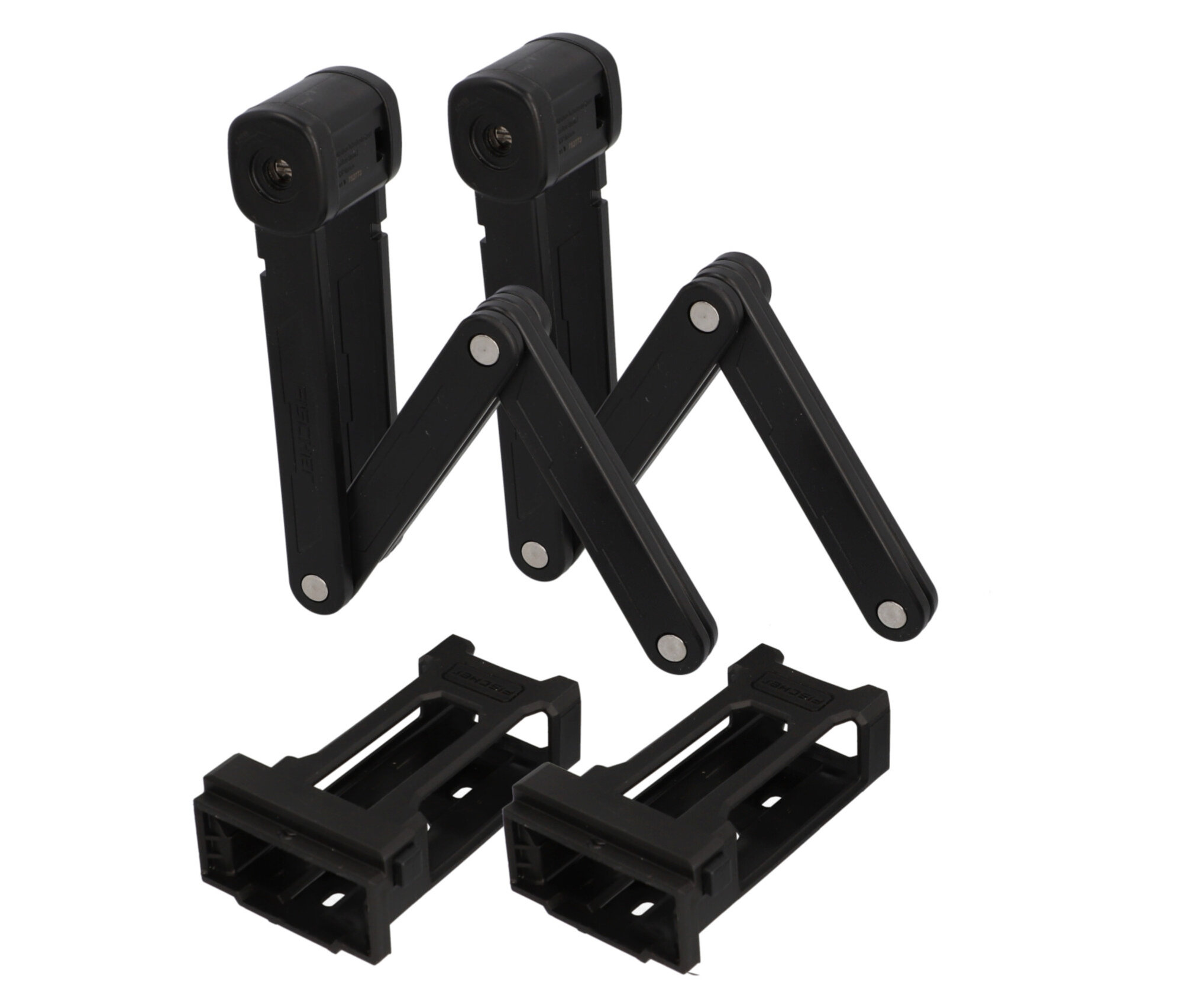 Zwei Fischer Faltschlösser Twin FK85/8 und zwei Halterungen liegen auf einem weißen Hintergrund.