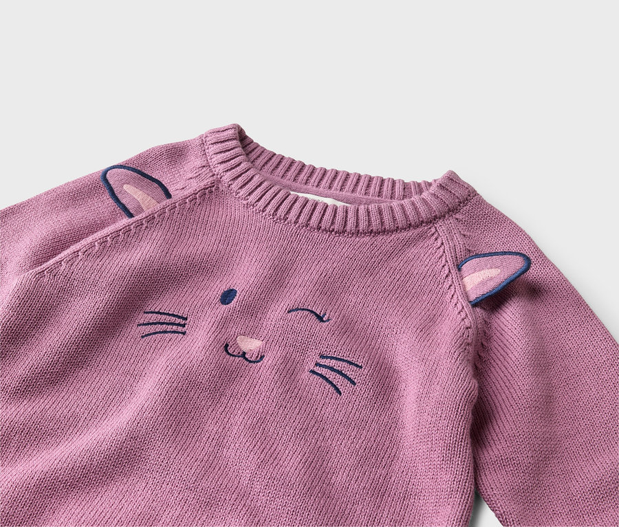 Rosa Strickpullover mit gesticktem Katzengesicht und 3D-Ohren an den Schultern.