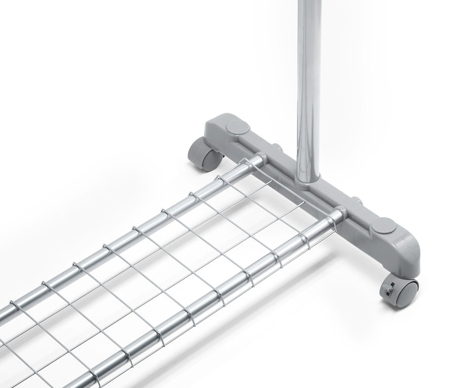 Detailansicht eines höhenverstellbaren Kleiderständers mit unterem Gitter.