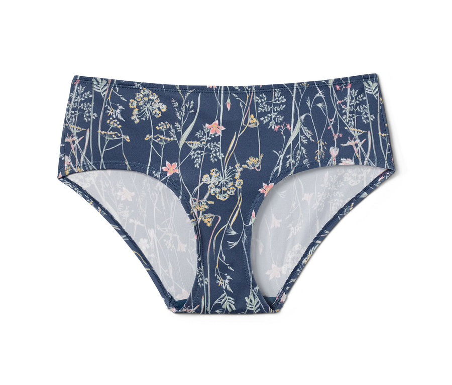 Nahaufnahme von einem Slip mit Blumenmuster. 5 Pantys