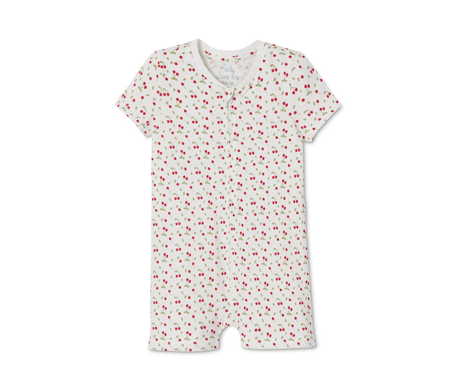 Ein Shorty-Pyjama mit Kirschmuster.