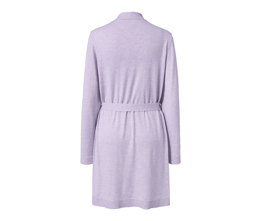 Rückansicht eines Feinstrick-Cardigans mit Gürtel.