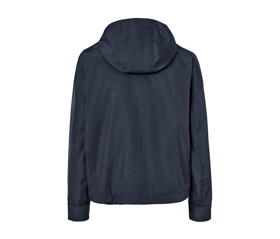 Rückansicht eines kurzen, marineblauen Parkas mit Kapuze.