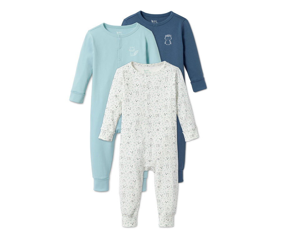 Drei Baumwoll-Pyjamas: hellblau mit Fuchs, dunkelblau mit Eule und weiß mit Tiermuster.