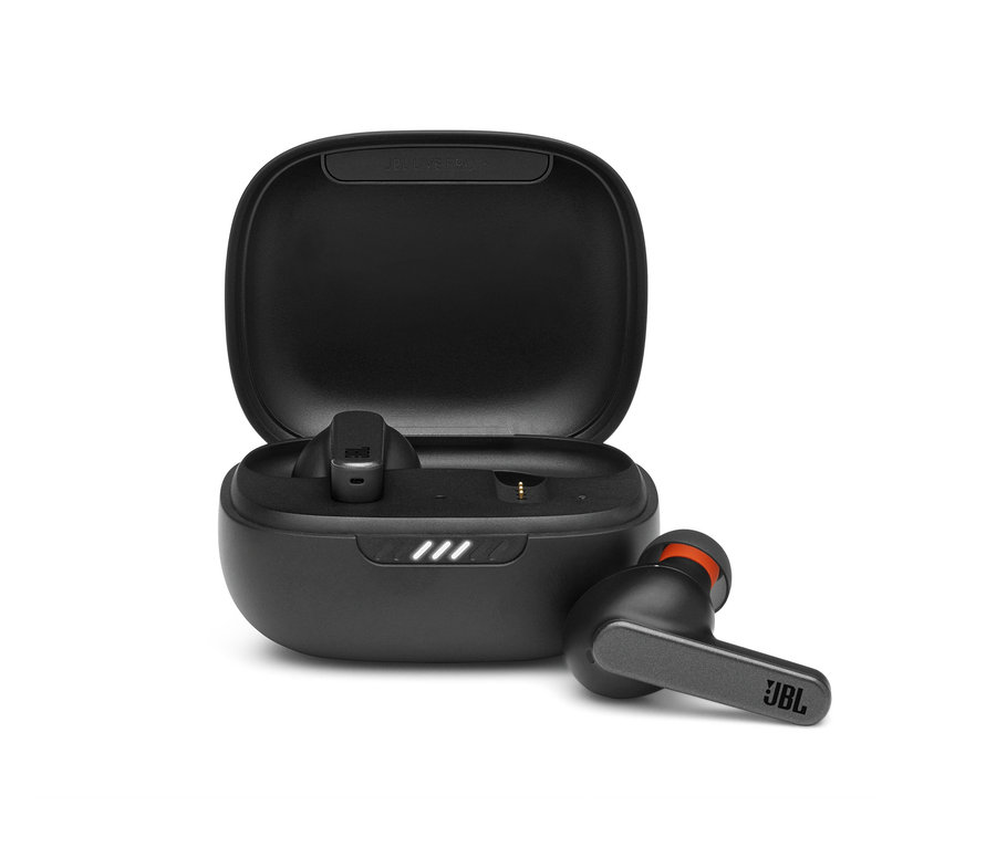 Schwarze JBL In-Ear Kopfhörer »Live Pro+ TWS« und Ladecase.